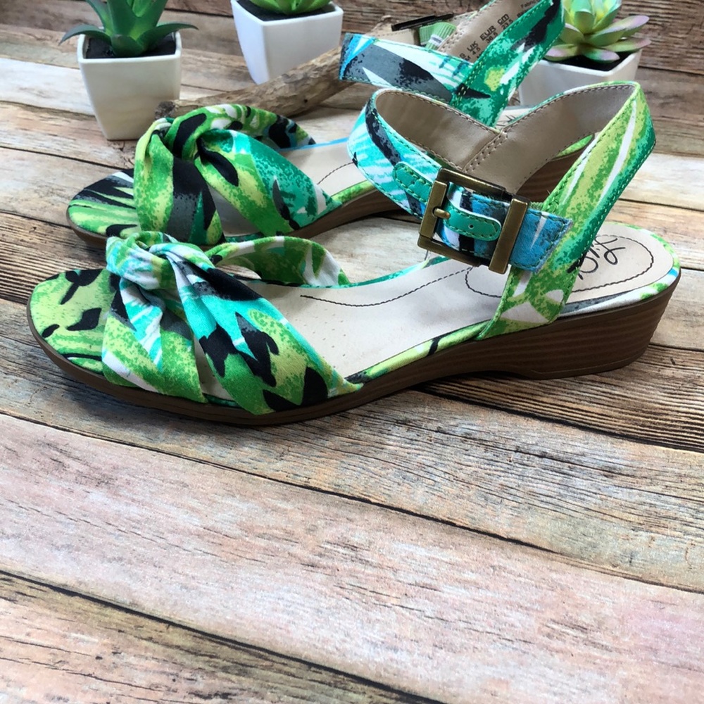 Life Stride Sandals Size 6.5